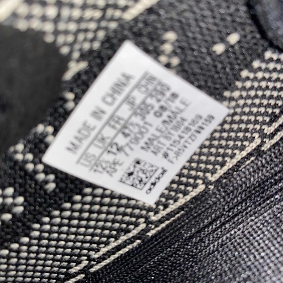 Yeezy Boost 350 V2 Core Black White (Oreo) - Picture 3 of 5